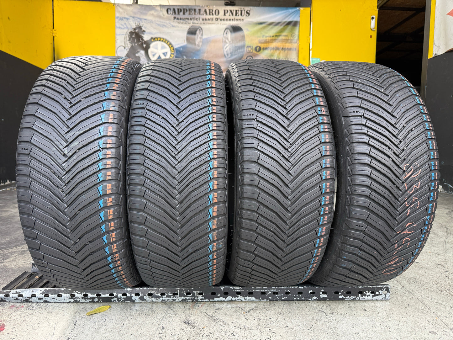 Usato: 4 Pneumatici Michelin CrossClimate 2 SUV 235/45R20 100H XL 4 Stagioni 90-95% Residui