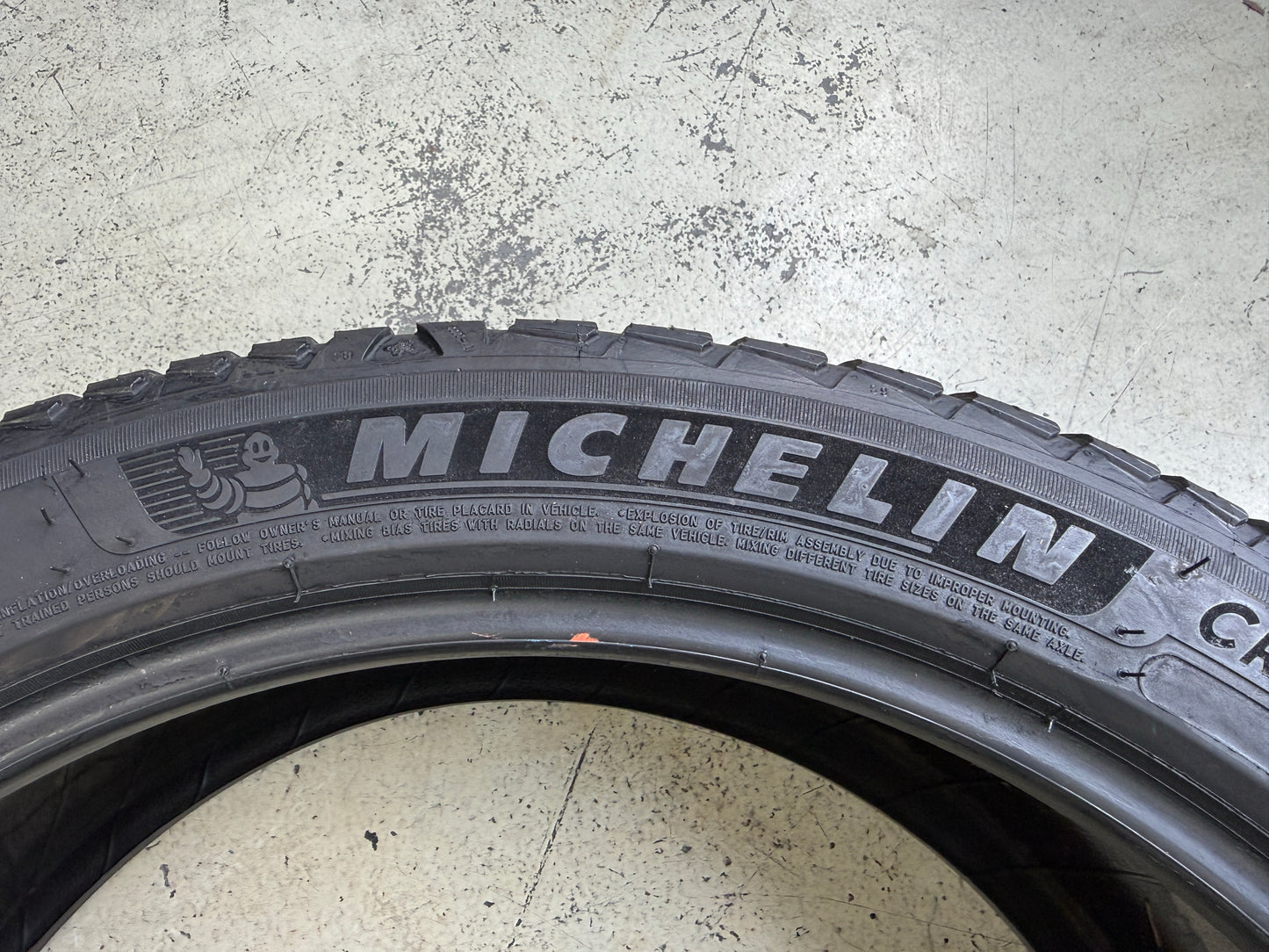 Usato: 4 Pneumatici Michelin CrossClimate 2 SUV 235/45R20 100H XL 4 Stagioni 90-95% Residui