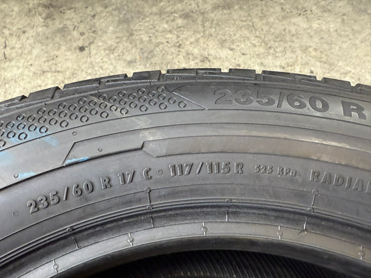 Usato: 2 Gomme 235/60R17 C 117/115R Continental Estive 95% residui