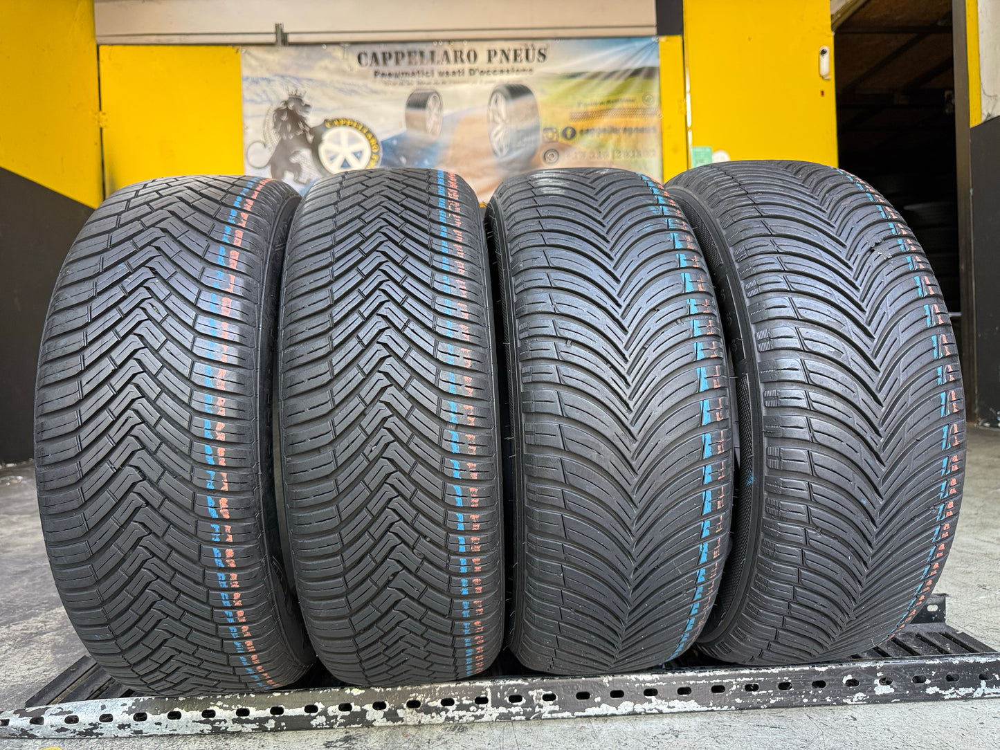 Usato: 4 Pneumatici 4 Stagioni Continental AllSeasonContact + Kleber Quadraxer 3 195/55R16 87H/87V 90-95% Residui
