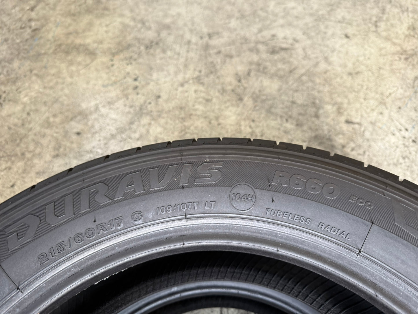 Usato: 2 Gomme 215/60R17 C 109/107T Bridgestone Estive 80% residui