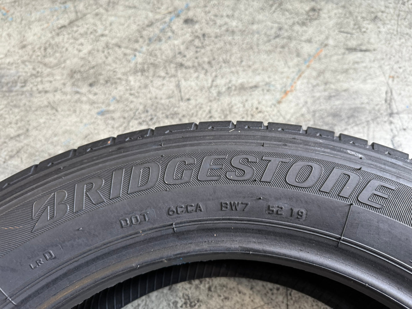 Usato: 2 Gomme 215/60R17 C 109/107T Bridgestone Estive 80% residui