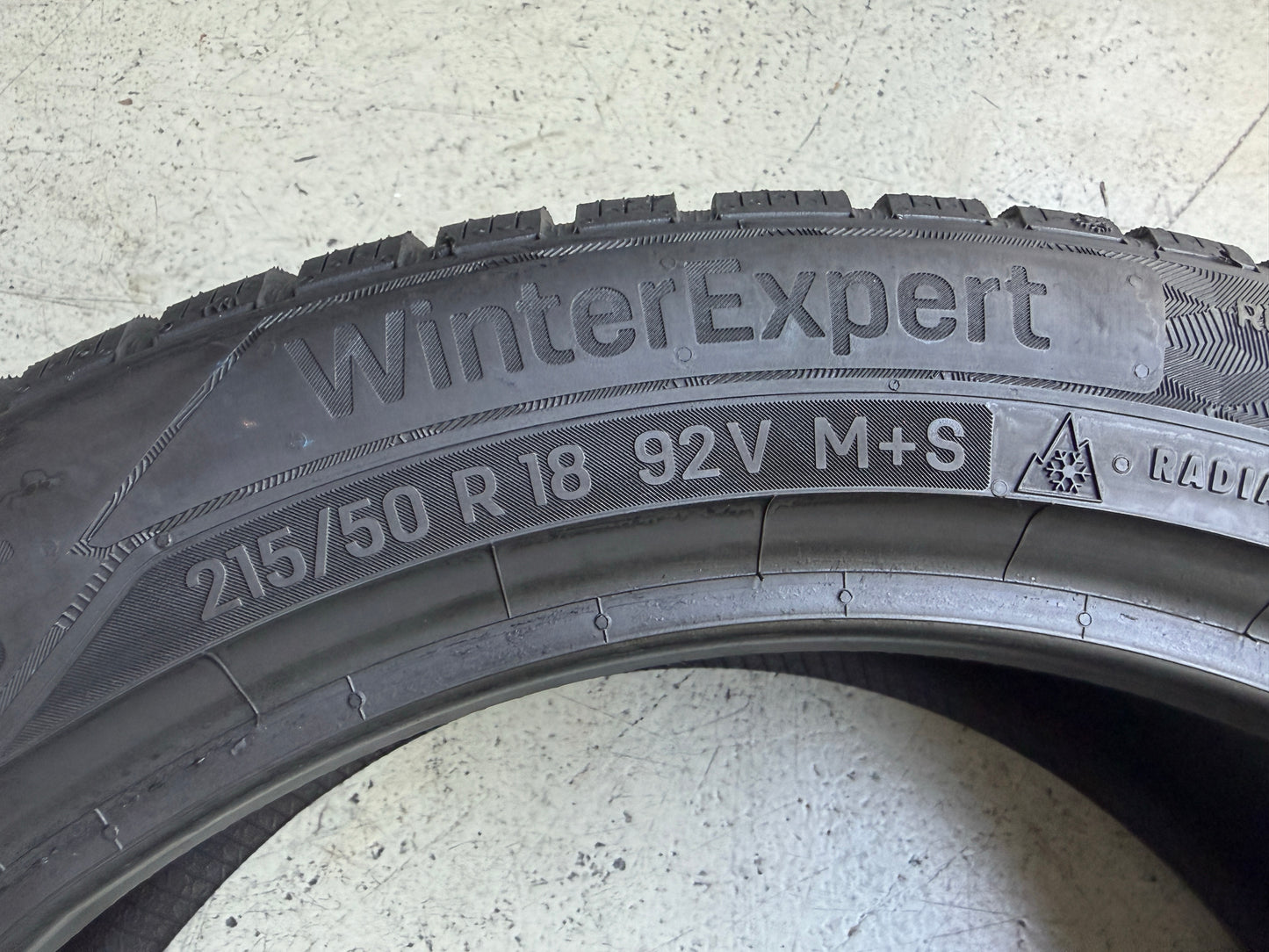 Usato: 2 Pneumatici Uniroyal WinterExpert 215/50R18 92V XL Invernali 95% Residui