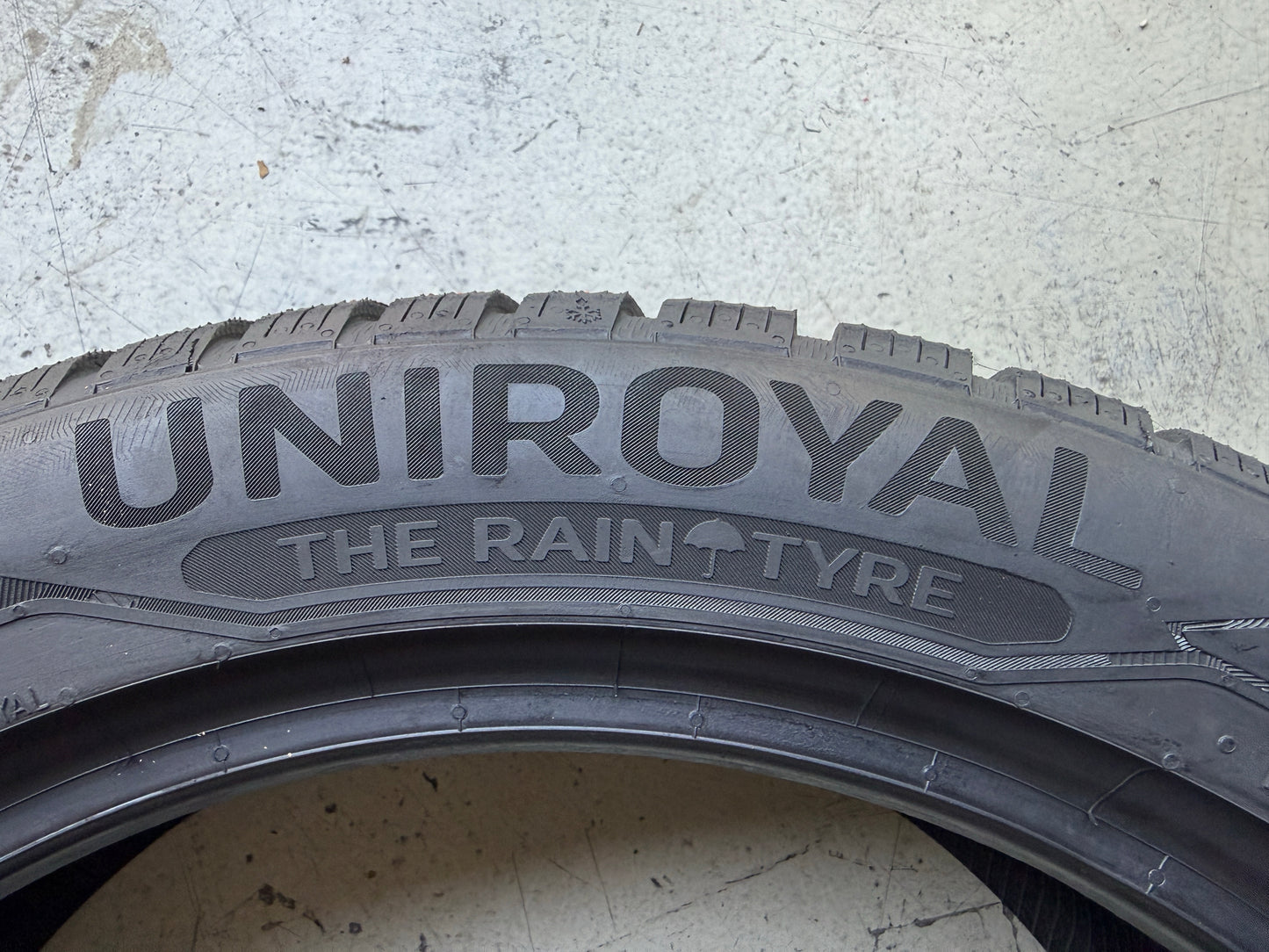 Usato: 2 Pneumatici Uniroyal WinterExpert 215/50R18 92V XL Invernali 95% Residui