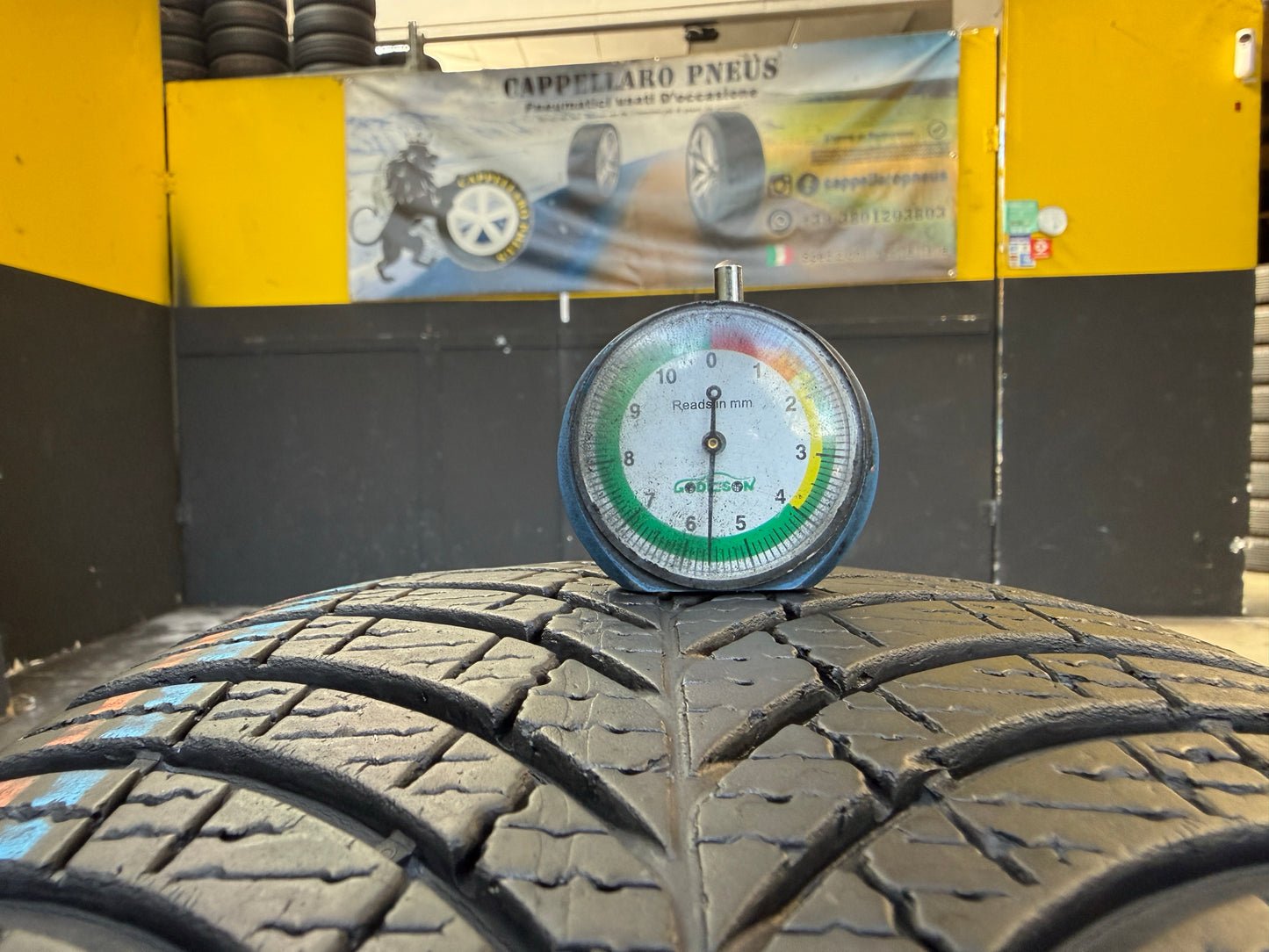 Usato: 2 Pneumatici Goodyear Vector 4Seasons Gen-3 SUV 225/60R18 104V XL 4 Stagioni 80% Residui