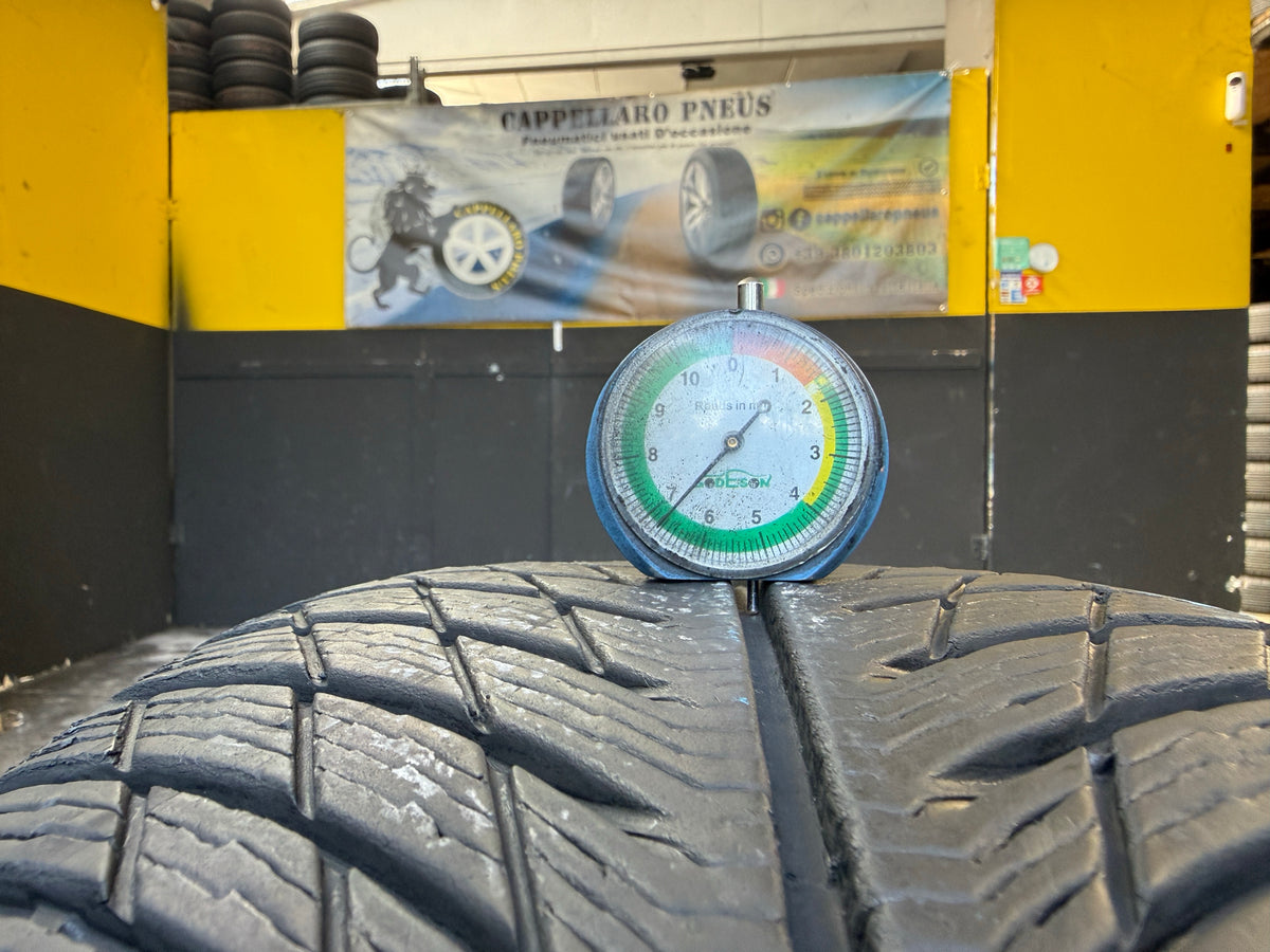 Usato: 2 Pneumatici Michelin Pilot Alpin 5 SUV 235/50R19 103V XL Invernali 95% Residui