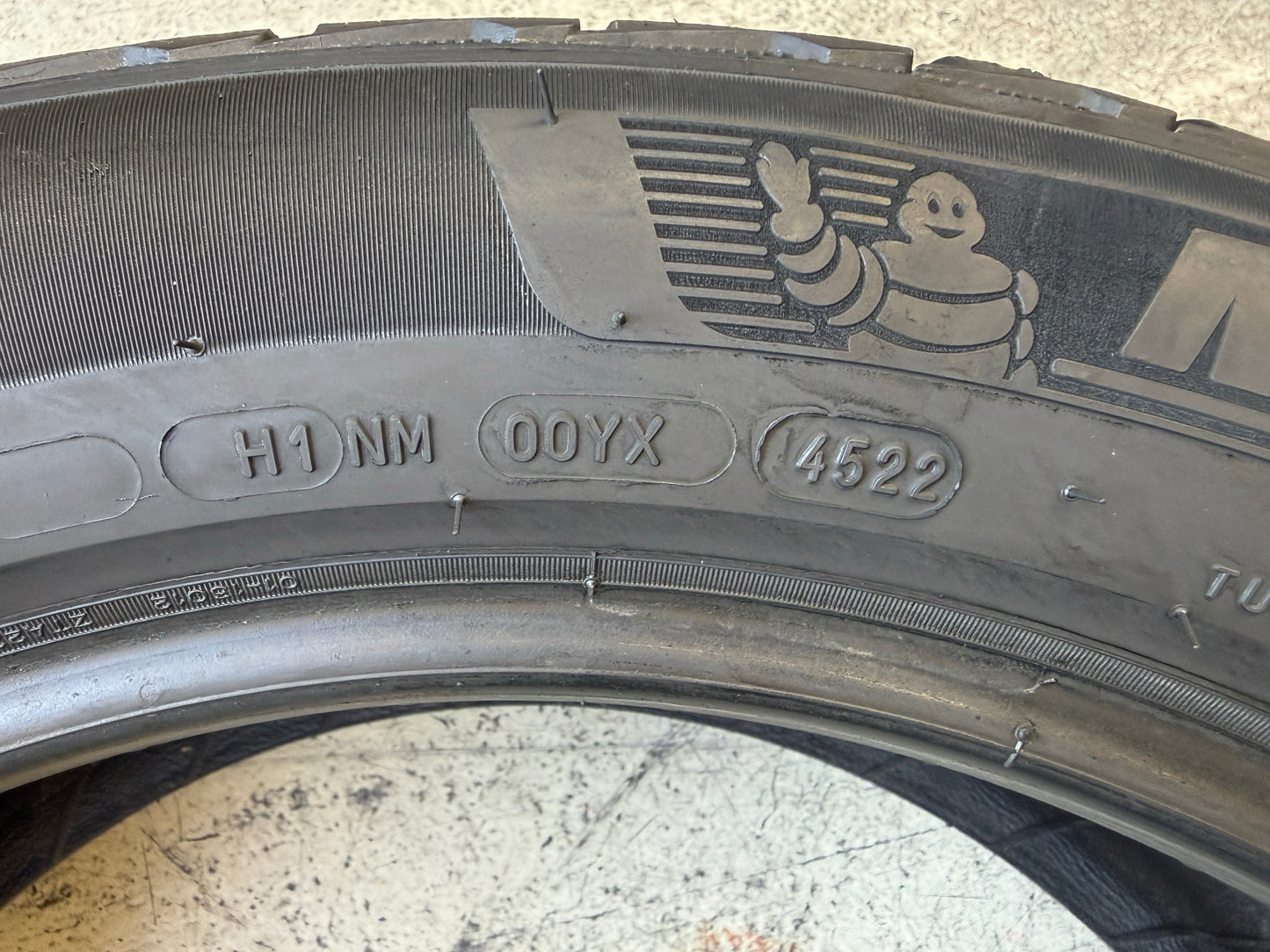 Usato: 2 Pneumatici Michelin Pilot Alpin 5 SUV 235/50R19 103V XL Invernali 95% Residui