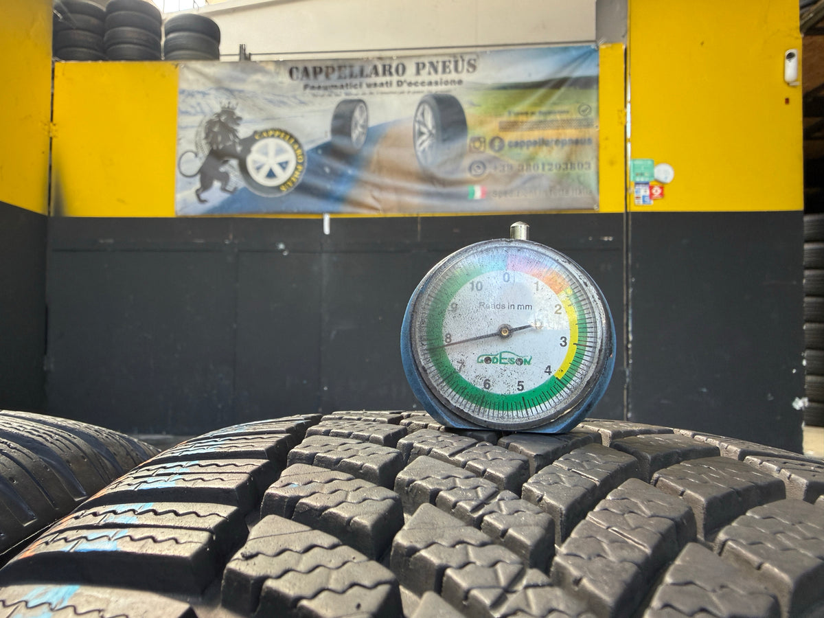 Usato: 4 Pneumatici Bridgestone Blizzak LM005 215/55R17 98V XL Invernali 97% Residui