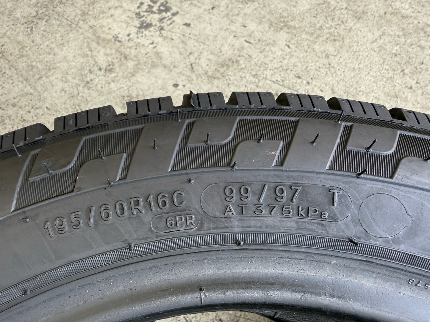 Usato: 2 Pneumatici Kleber 195/60R16C 99/97T Invernali 90% Residui