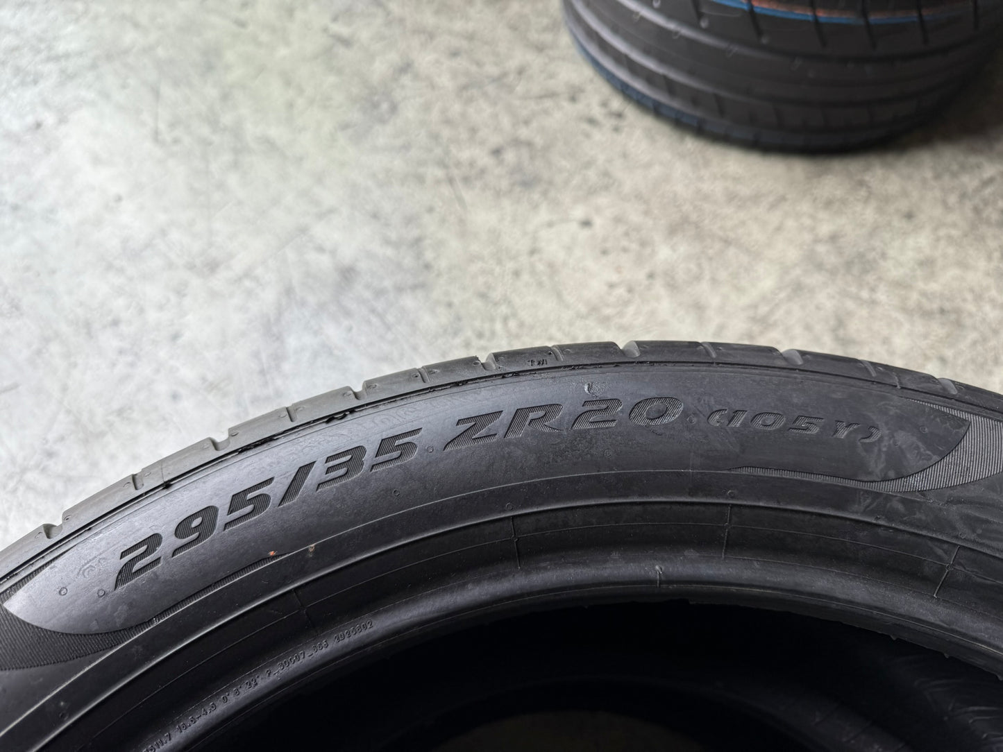 Usato: 2 Gomme 295/35R20 105Y XL Pirelli Estive 90% residui