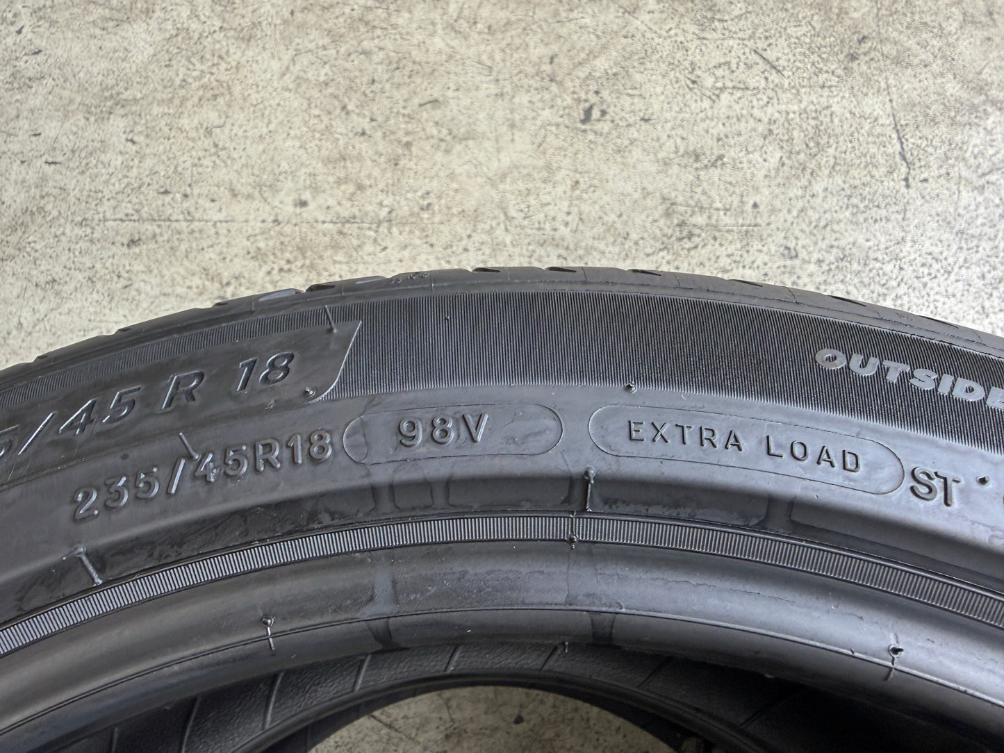Usato: 2 Gomme 235/45R18 98V XL Michelin Estive 80% residui