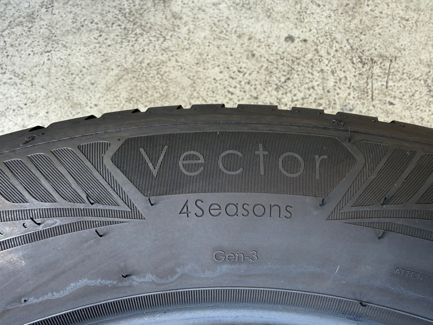 Usato: 4 Gomme 235/55R18 100V Goodyear 4 Stagioni 80% residui