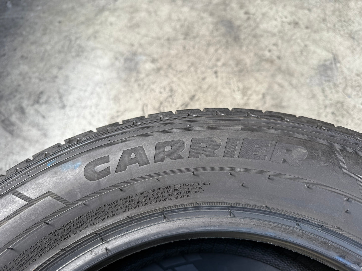 Usato: 2 Gomme 215/65R16 C 109/107T Pirelli Estive 80% residui