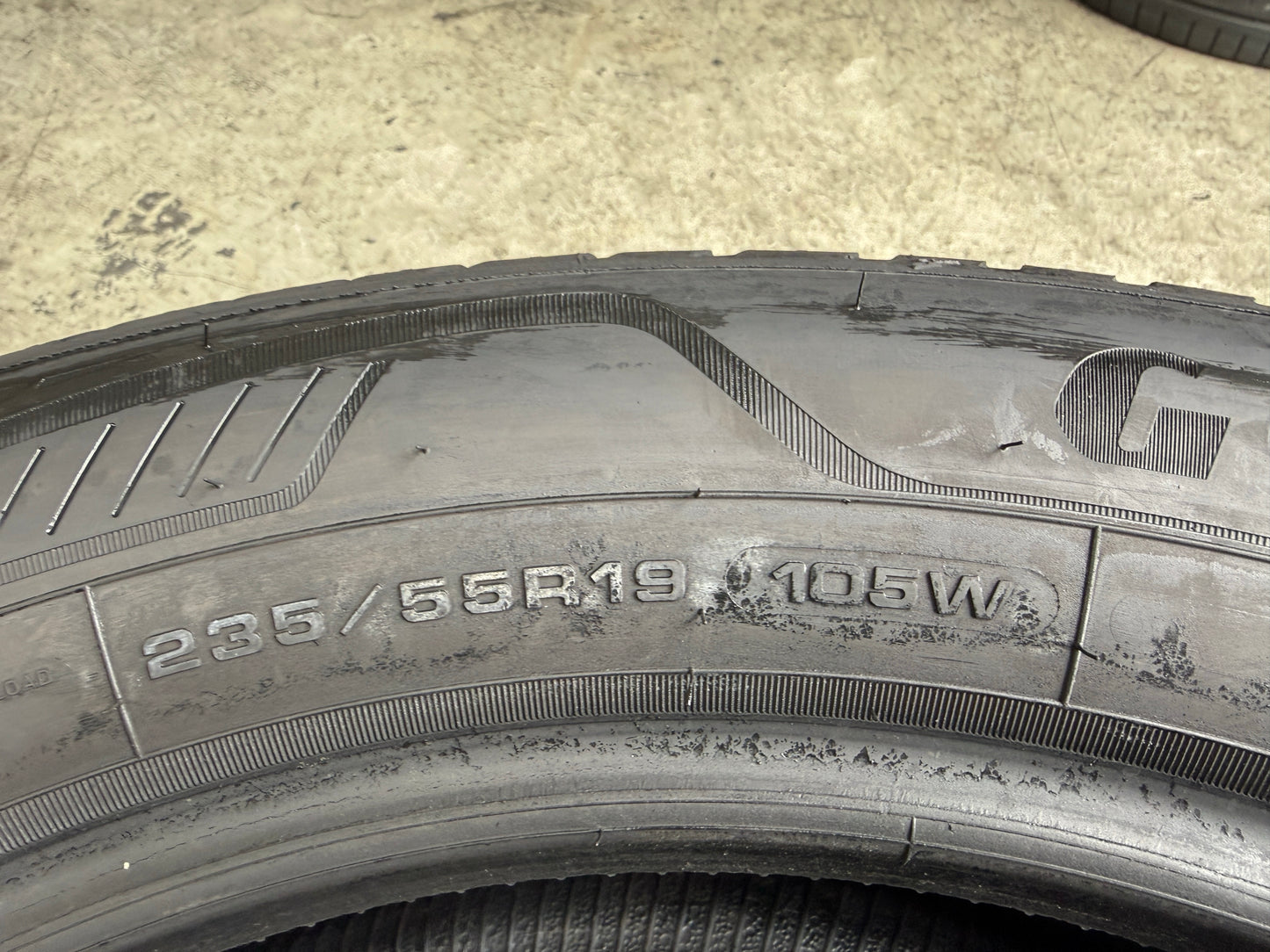 Usato: 2 Pneumatici Goodyear 235/55R19 105W XL 4 Stagioni 85% residui