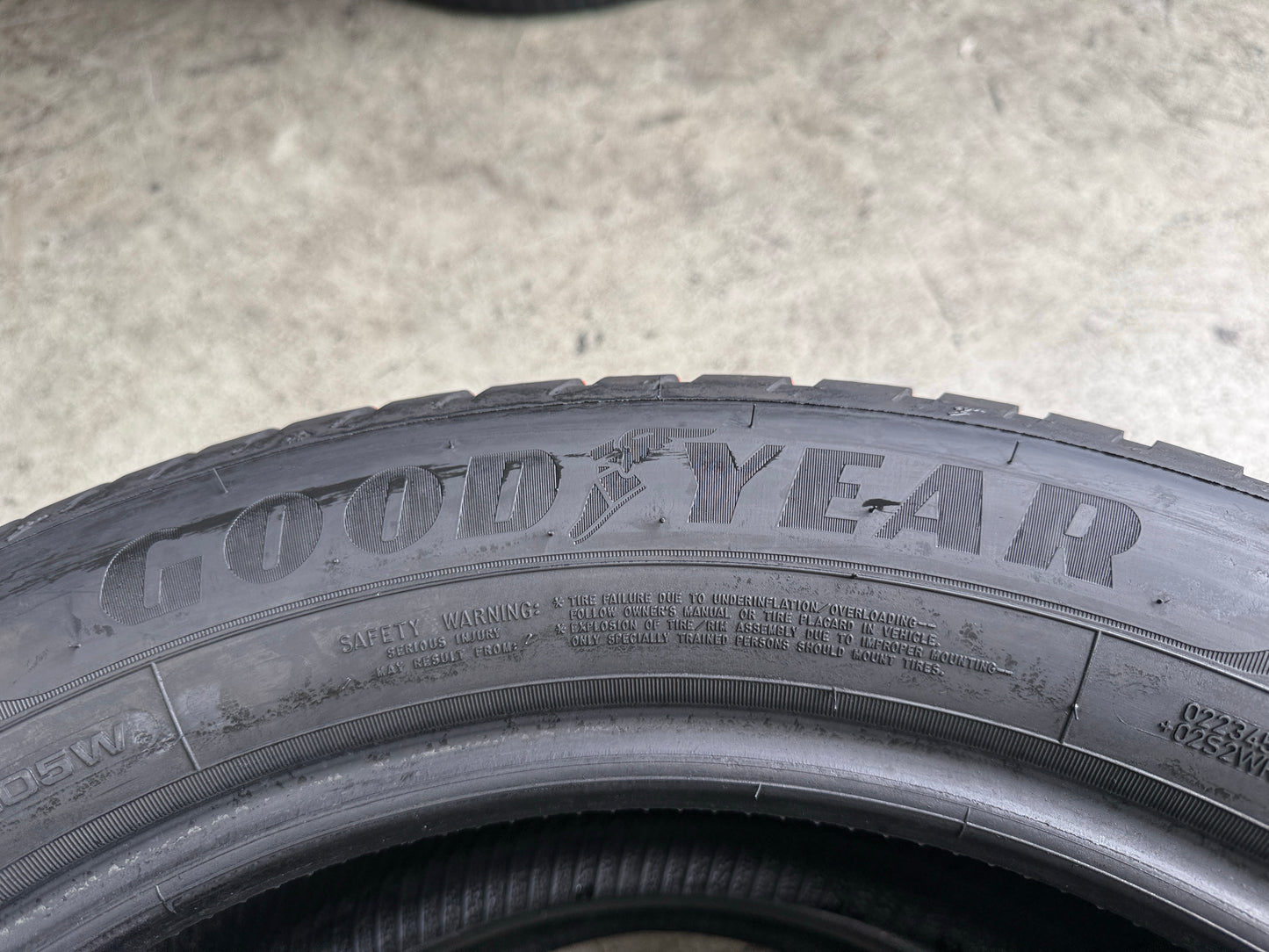 Usato: 2 Pneumatici Goodyear 235/55R19 105W XL 4 Stagioni 85% residui