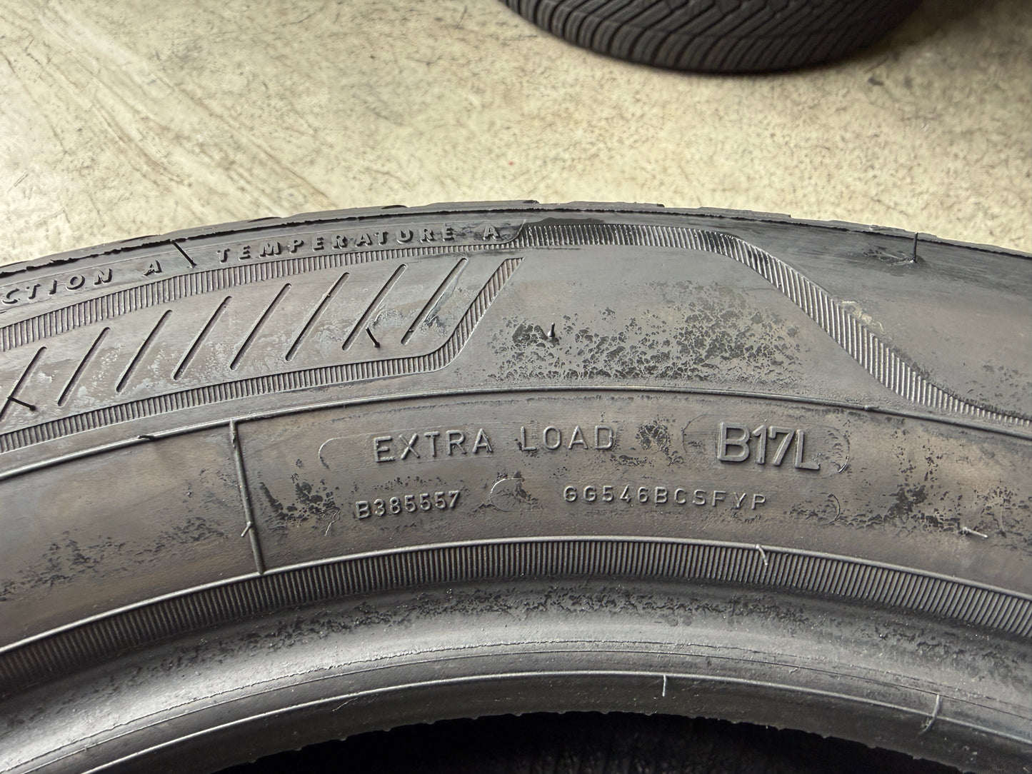 Usato: 2 Pneumatici Goodyear 235/55R19 105W XL 4 Stagioni 85% residui