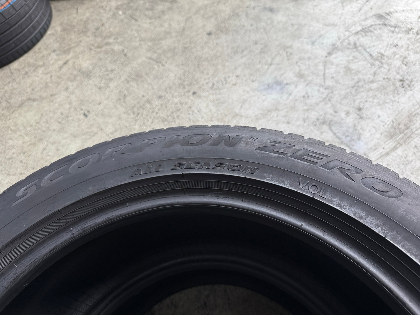 Usato: 2 Pneumatici Pirelli 235/55R19 105V XL 4 Stagioni 85% residui
