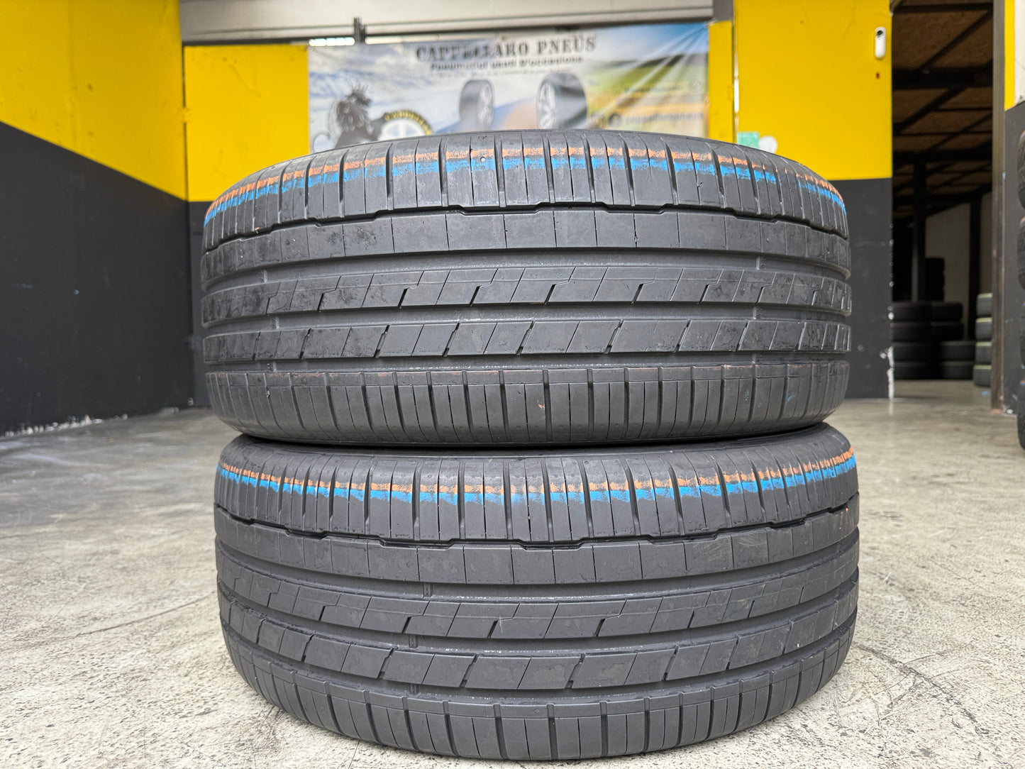 Usato: 2 Pneumatici Hankook 235/50R19 103W XL Estive 85% residui