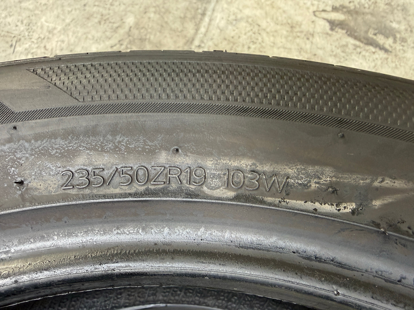 Usato: 2 Pneumatici Hankook 235/50R19 103W XL Estive 85% residui