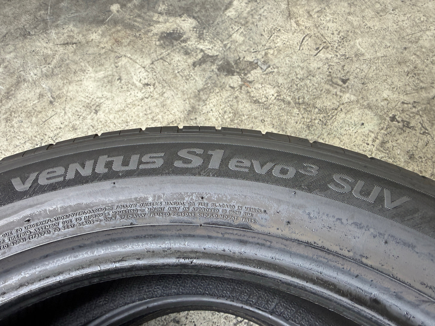 Usato: 2 Pneumatici Hankook 235/50R19 103W XL Estive 85% residui