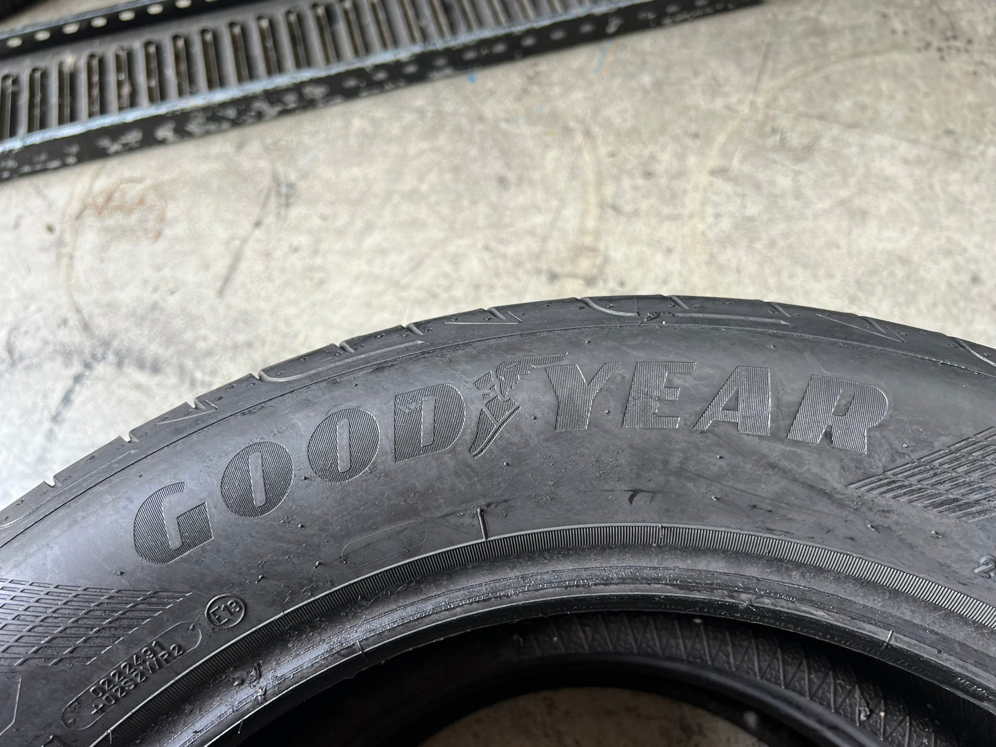 Usate: 2 Gomme 235/55R18 100V Goodyear estive 95% residui
