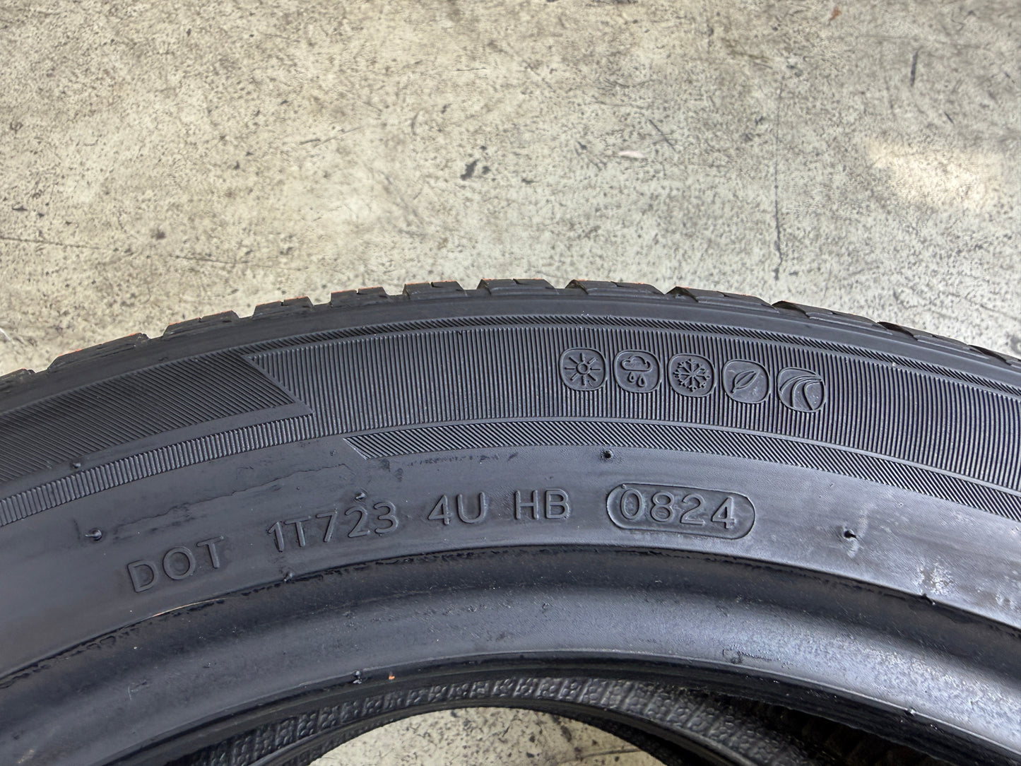 Usato: 2 Pneumatici Hankook 235/50R19 103W XL 4 Stagioni 85% residui