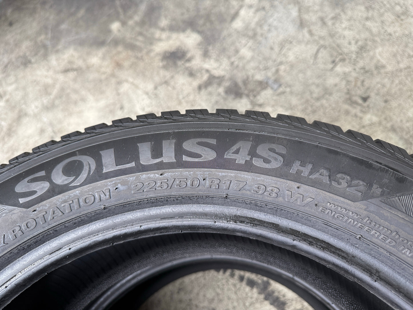 Usato: 2 Pneumatici Kumho Solus 4S HA32 225/50R17 98W XL 4 Stagioni 85% residui