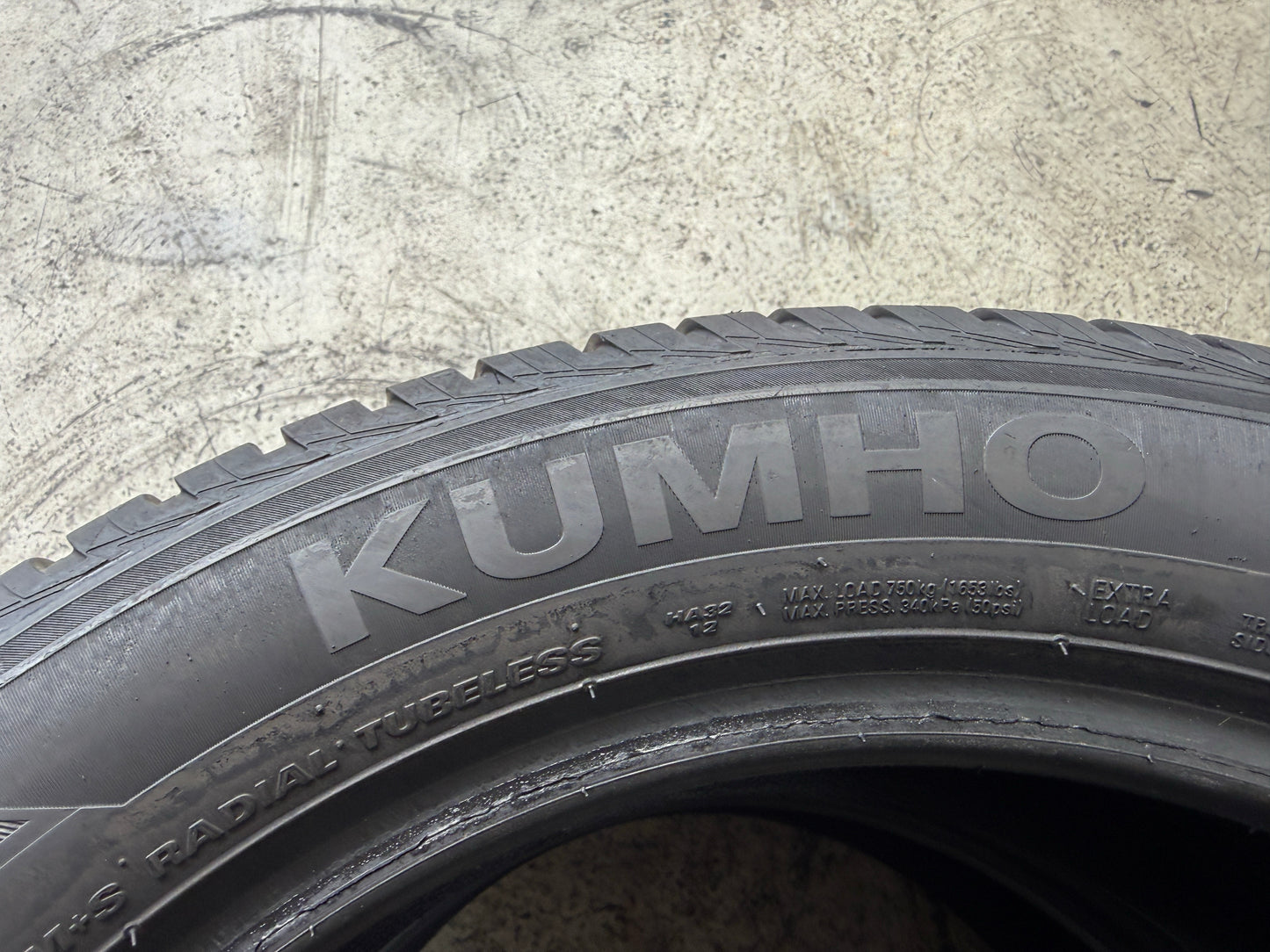 Usato: 2 Pneumatici Kumho Solus 4S HA32 225/50R17 98W XL 4 Stagioni 85% residui