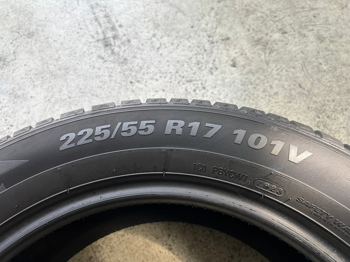 Usato: 4 Gomme 225/55R17 101V Kumho inverno 85% residui