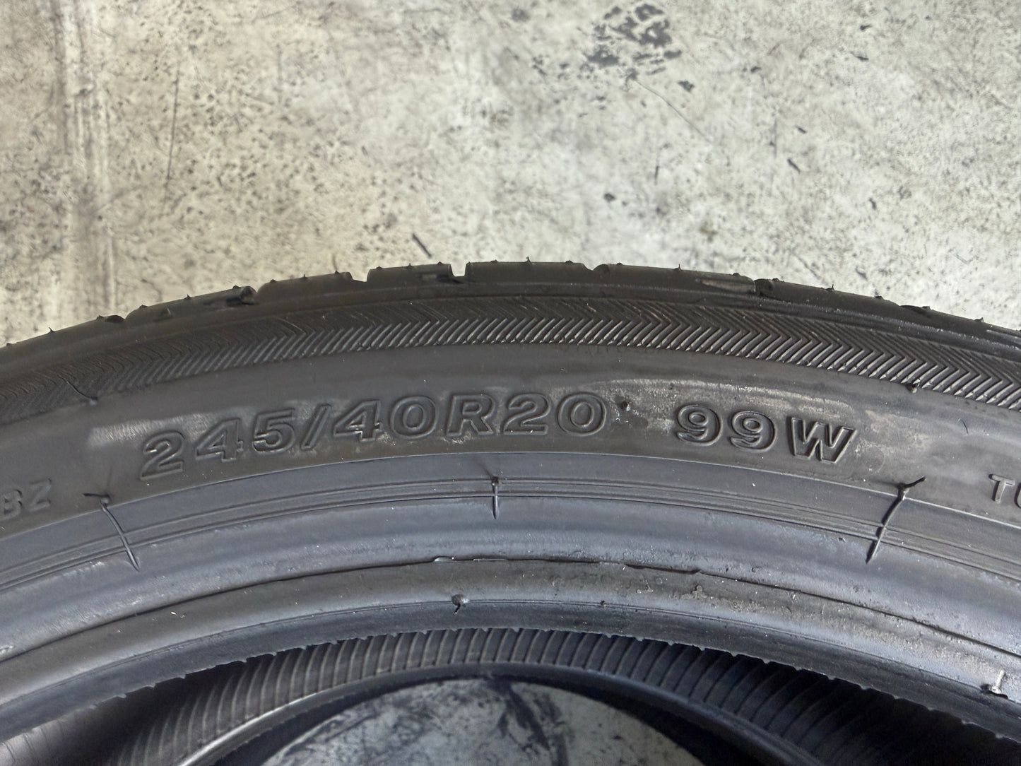 Usato: 2 Pneumatici Bridgestone Potenza S001 245/40R20 99W Estivi 80% residui