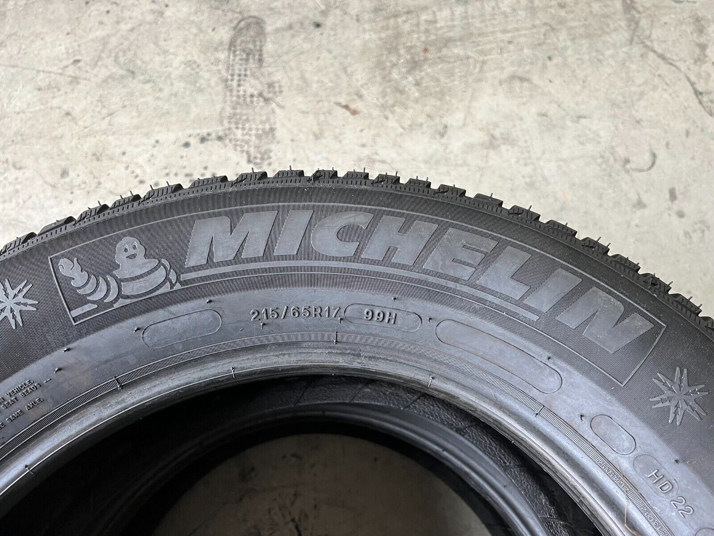 Usato: 2 Gomme 215/65R17 99H Michelin invernali 99% residui